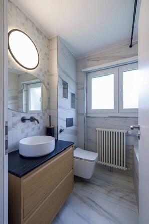 Shower, free toiletries, hair dryer, towels - Luxury Alpine Retreat • Mountain View • Near Lift (Davos Platz)