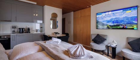 1 bedroom, desk, WiFi, bed sheets