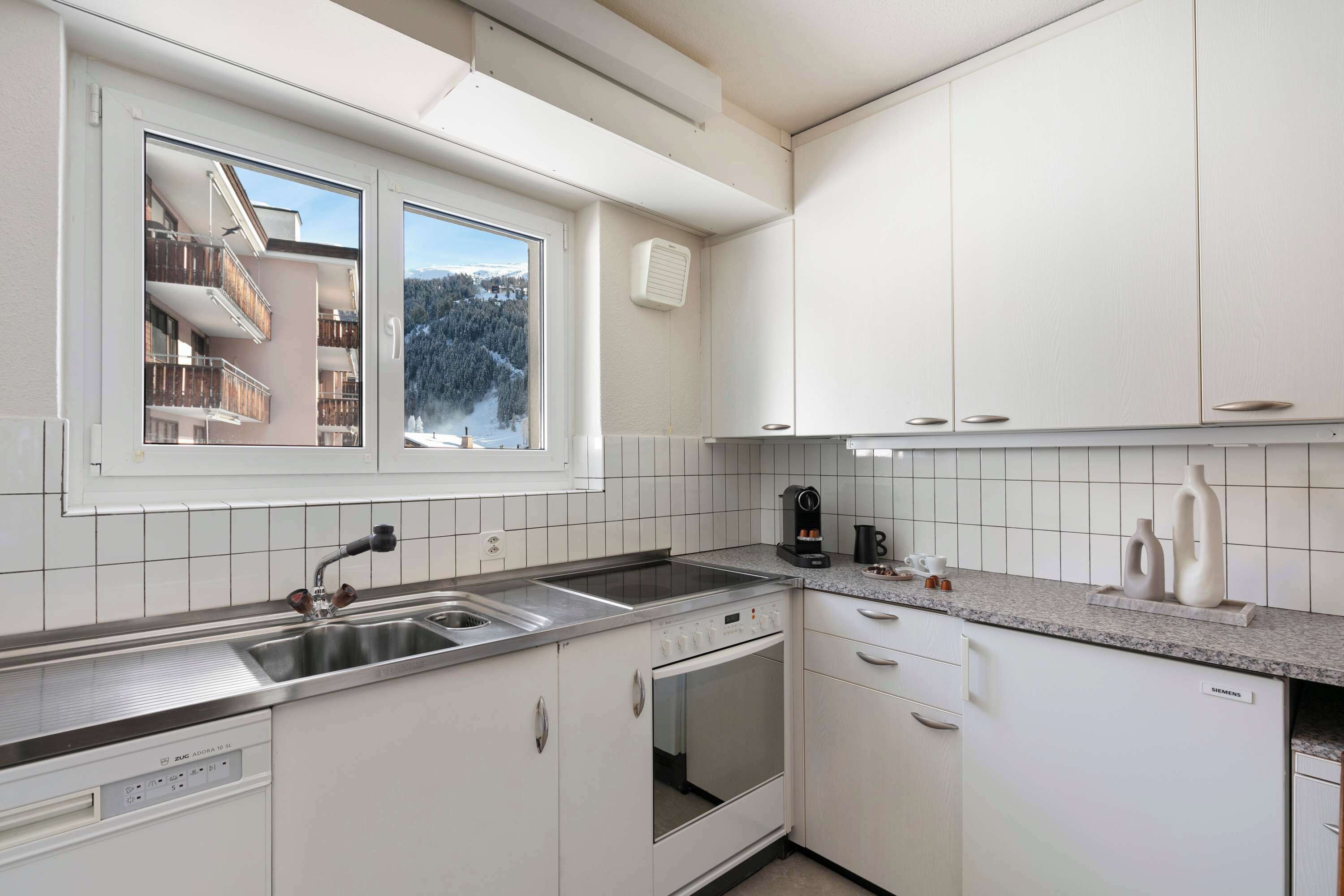 Réfrigérateur, four, plaque de cuisson, lave-vaisselle