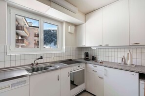 Kühlschrank, Ofen, Herdplatte, Geschirrspüler