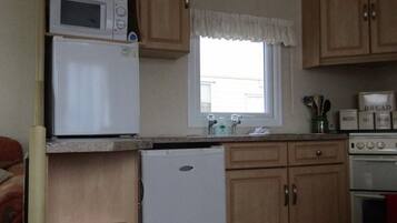 Kylskåp, mikrovågsugn, ugn och spishäll