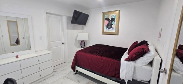 1 chambre, bureau, fer et planche à repasser, accès au Wi-Fi (inclus)