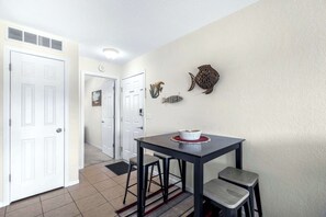 Condo, 1 King Bed with Sofa bed, Balcony (The Nook at Weston Point) | Dining
