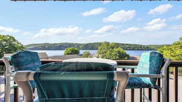 Condo, 1 King Bed with Sofa bed, Balcony (The Nook at Weston Point) | Property grounds