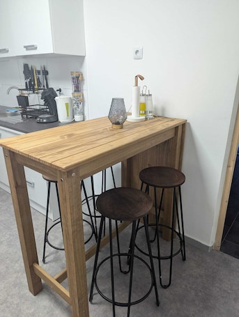 お食事. Apartamento a 5 minutos de Luxemburgo fully equipped kitchen, lovely terrace