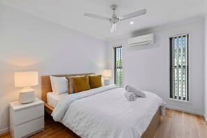 3 bedrooms, iron/ironing board, travel crib, free WiFi