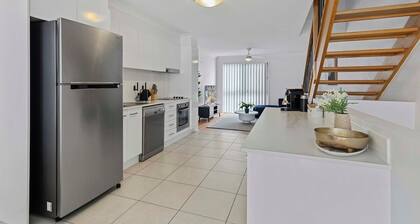 Coastal Comfort 3BR Home in Heart of Redcliffe