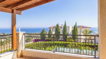 Villa (3 Bedrooms) | Front of property