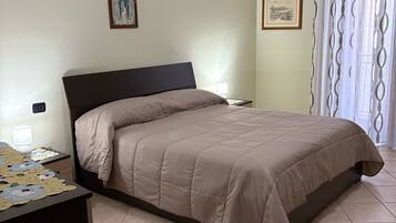 3 chambres, fer et planche à repasser, Wi-Fi gratuit, draps fournis