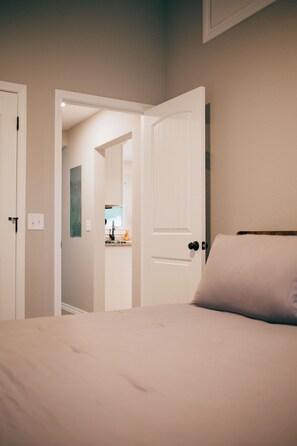 3 bedrooms, desk, travel cot, free WiFi - Central Joplin • Cozy 3BR/2BA Family Home (Joplin)