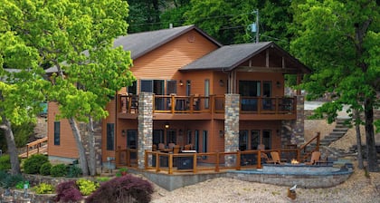 Trails End Hideaway Waterfront
