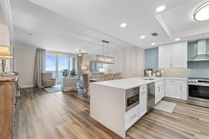 Appart'hôtel, plusieurs lits (Indigo West 1502) | Cuisine privée
