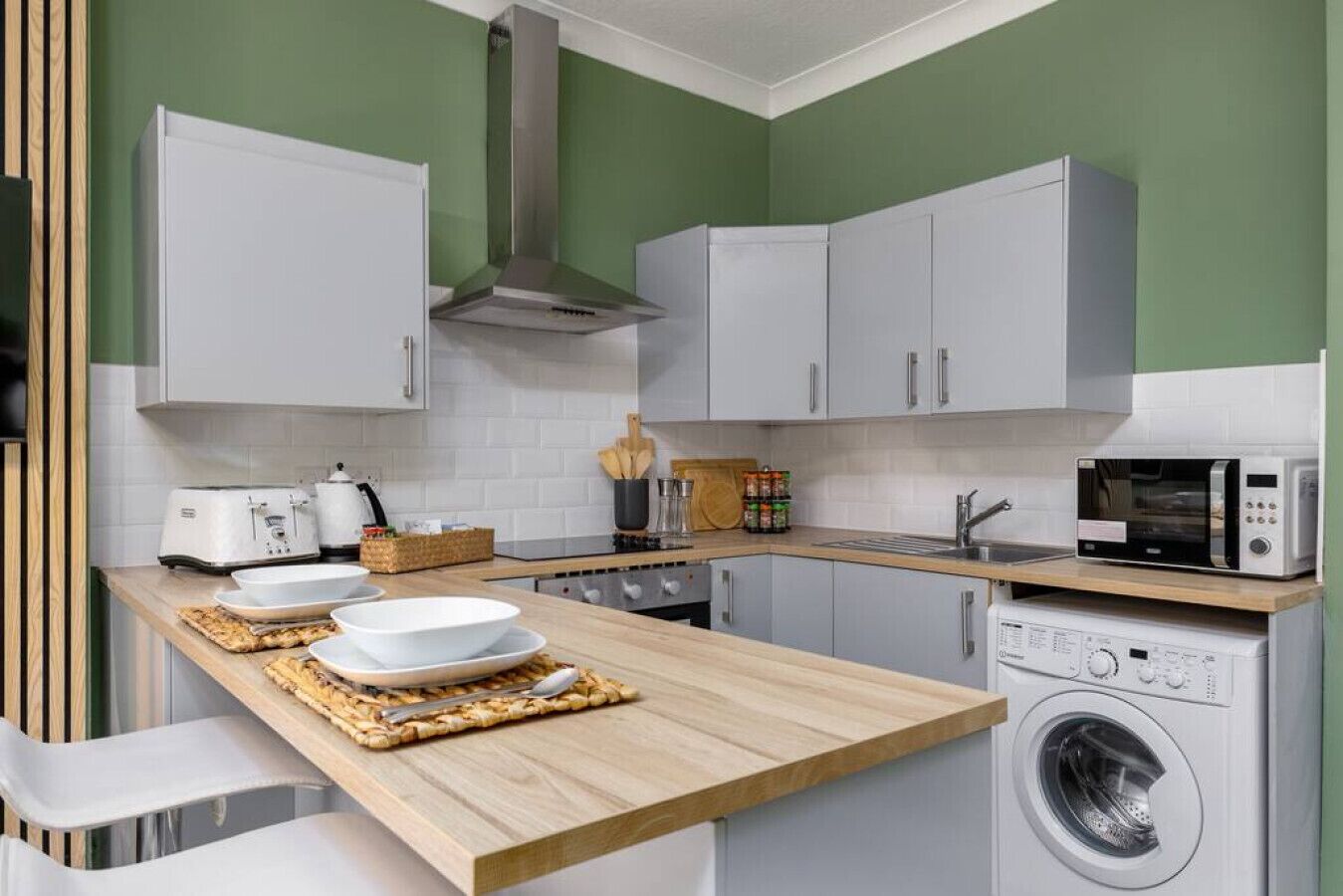 Kühlschrank, Mikrowelle, Ofen, Herdplatte