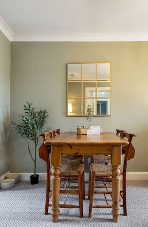Dining - Central Cathedral Apartment (Dunblane)
