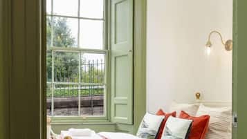 3 bedrooms, iron/ironing board, travel crib, WiFi