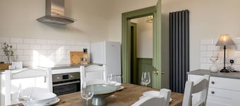 Historic Trackside Retreat, Charming Getaway