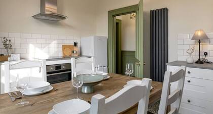 Historic Trackside Retreat, Charming Getaway