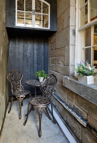 Sapphire Suite The Stirling Residence