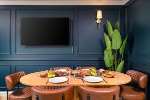 Dining - Sapphire Suite The Stirling Residence (Stirling)