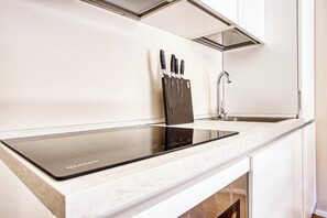 Studio Comfort - utsikt mot innergården | Eget kök | Vattenkokare