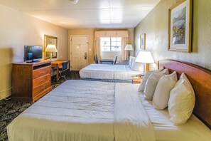 Chambre Simple, 2 grands lits, non-fumeur