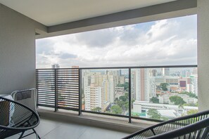 Studio, hút thuốc