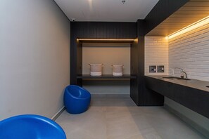 Studio, hút thuốc