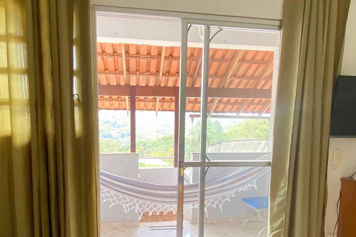 Chambre Double Standard, patio, vue montagne | Wi-Fi gratuit, draps fournis