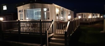 Purple Palace Luxury Home from Home 8 berth Caravan - Ingoldale Park Ingoldmells