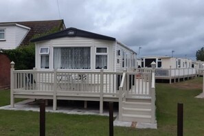 Exterior - Purple Palace Luxury Home from Home 8 berth Caravan - Ingoldale Park Ingoldmells (Ingoldmells)