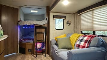 2 bedrooms, bed sheets