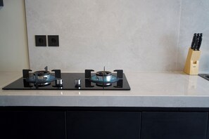 Private kitchen - Wolu Villa Loft , Experience the allure of expansive floor-to-ceiling windows, (Bali,Badung Regency)