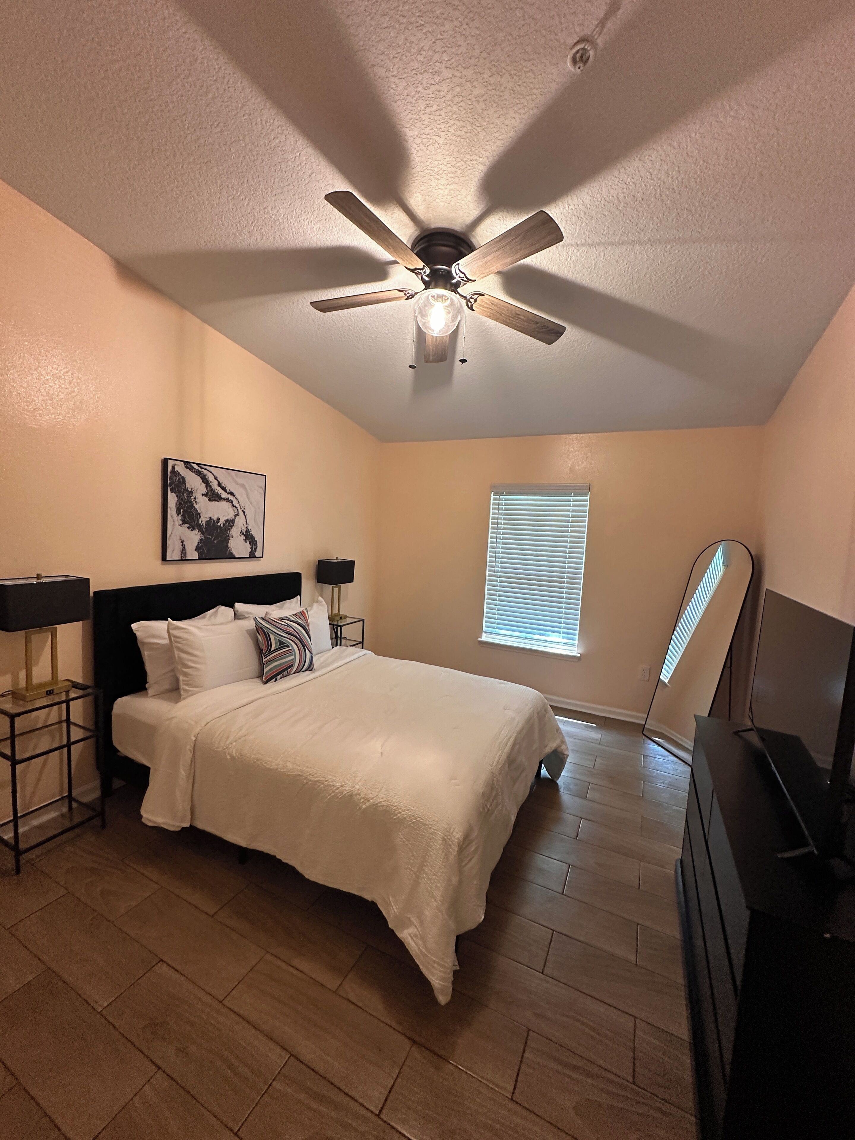 2 chambres, fer et planche à repasser, Wi-Fi, draps fournis