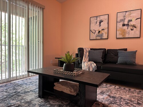 Westside Blues -- Spacious 2 Bedroom, 2 Bathroom Condo