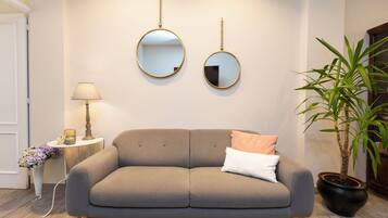 60-cm Smart TV with satellite channels