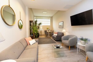 60-cm Smart TV with satellite channels