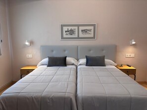 Standard Double or Twin Room | Desk, laptop workspace, free cribs/infant beds, free WiFi - Hotel Ros Mary (Ribadeo)