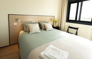 2 habitaciones, tabla de planchar con plancha, cuna de viaje y wifi