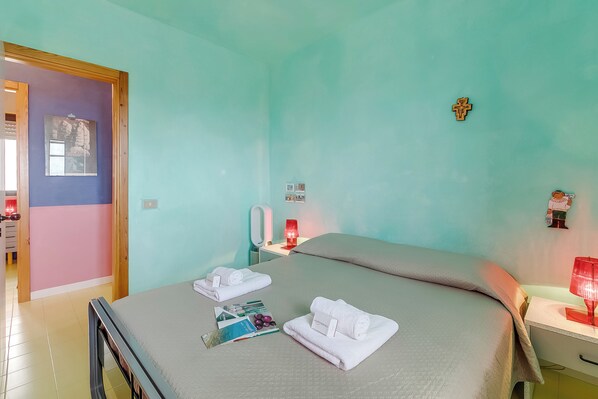 2 bedrooms, bed sheets