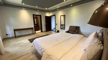 6 bedrooms, iron/ironing board, WiFi, bed sheets