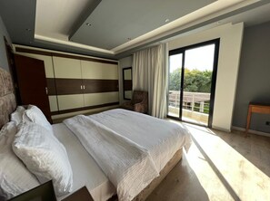 6 chambres, fer et planche à repasser, Wi-Fi, draps fournis