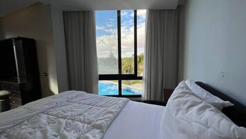 6 chambres, fer et planche à repasser, Wi-Fi, draps fournis