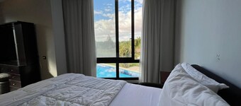 Spacious 6-bedroom country house in delightful Giza Governorate with AC, WiFi