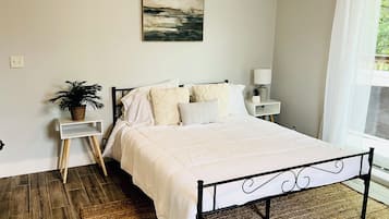 3 bedrooms, iron/ironing board, WiFi, bed sheets