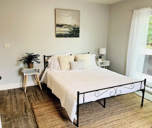 3 bedrooms, iron/ironing board, WiFi, bed sheets