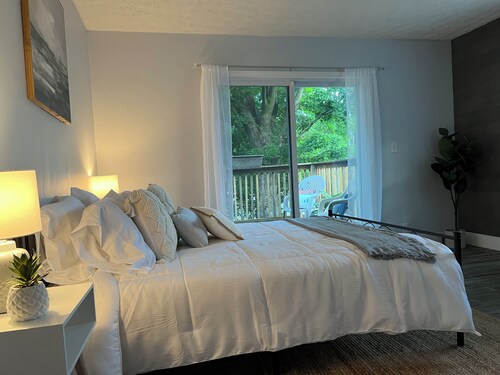 Charming 3-bedroom bungalow in delightful Edinboro with AC, WiFi