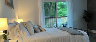 Charming 3-bedroom bungalow in delightful Edinboro with AC, WiFi