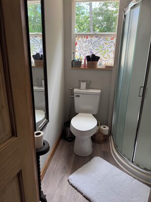 Shower, towels, soap, toilet paper - Gray Heron (Hickory)