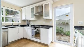 Ferienhaus, Mehrere Betten, Poolzugang, Meerblick (Harbour Lights ) | Eigene Küche | Kühlschrank, Mikrowelle, Ofen, Herdplatte