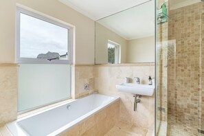 House, Multiple Beds, Pool Access, Ocean View (Harbour Lights ) | Bathroom | Towels, toilet paper - 3 Bedroom Family Home - Houtbay (Cape Town)